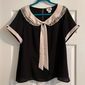 Unique Vintage Blouse w/ Peter Pan Collar